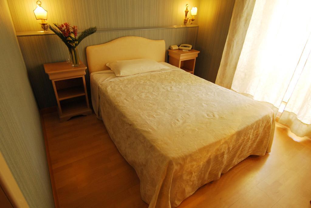 Grande Albergo Quattro Stagioni Риети Номер фото